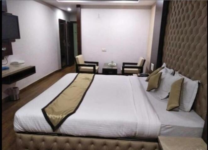 Hotel Puneet International Rāipur Extérieur photo