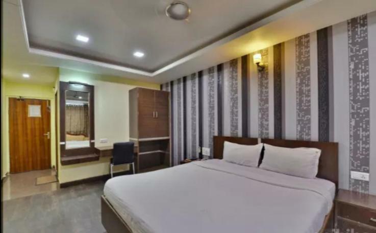 Hotel Puneet International Rāipur Extérieur photo