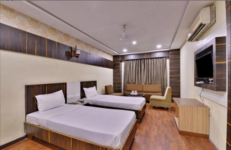 Hotel Puneet International Rāipur Extérieur photo
